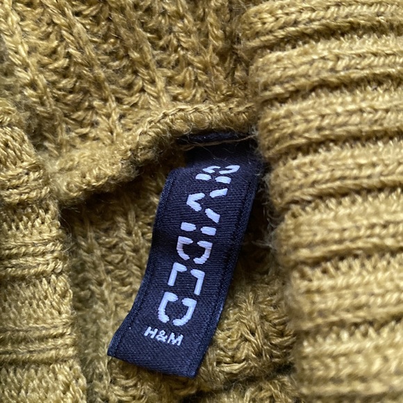 2 sweaters bundle - Picture 6 of 7